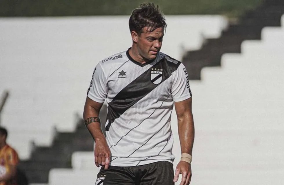 Martín Comachi, delantero santafesino que llegaría a Instituto. Viene de jugar en Danubio de Uruguay. (Instagram Martín Comachi).