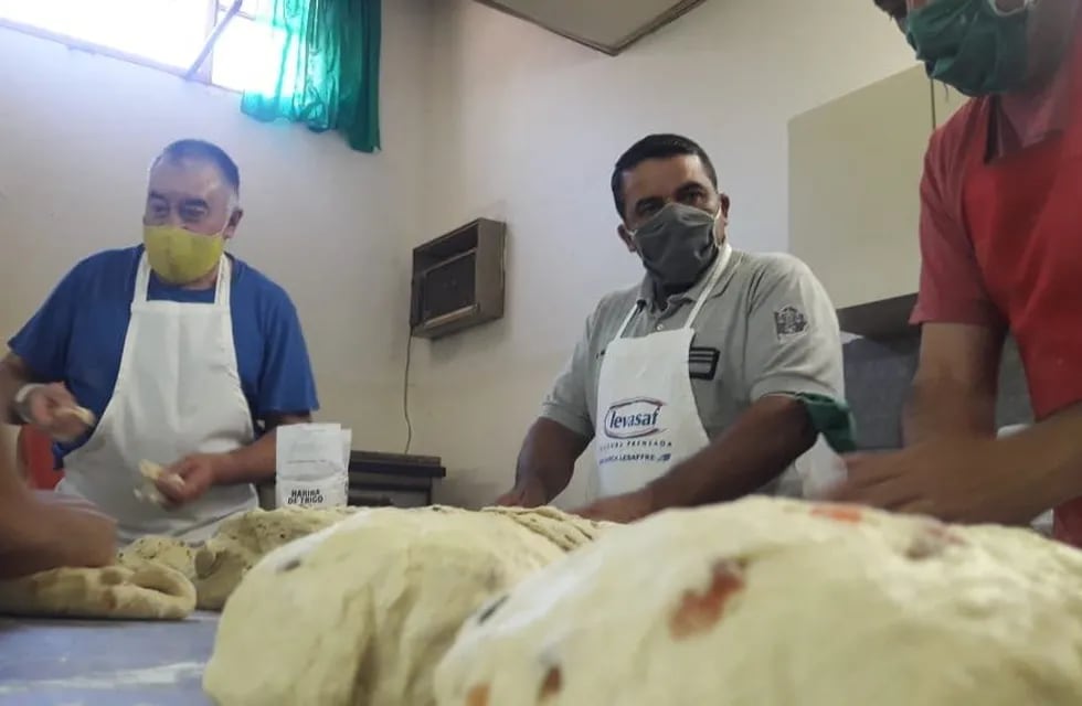 Internos de Villa Floresta elaboraron 3 mil panes dulces para familias vulnerables