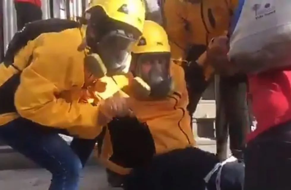 Un veedor de derechos humanos fue herido por balinazos durante una marcha en Chile.