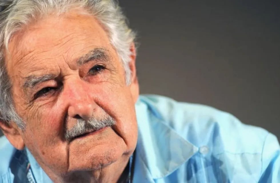 José Mujica dijo que padece de un tumor en el esófago.