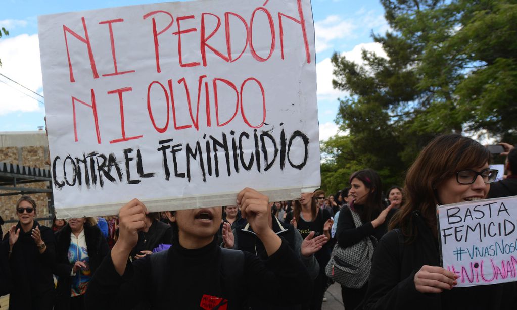 Cientos de mujeres realizaron una marcha por la Uncuyo en el horario del denominado Paro de mujeres en un dia de protestas por el Ni Una Menos  Foto: