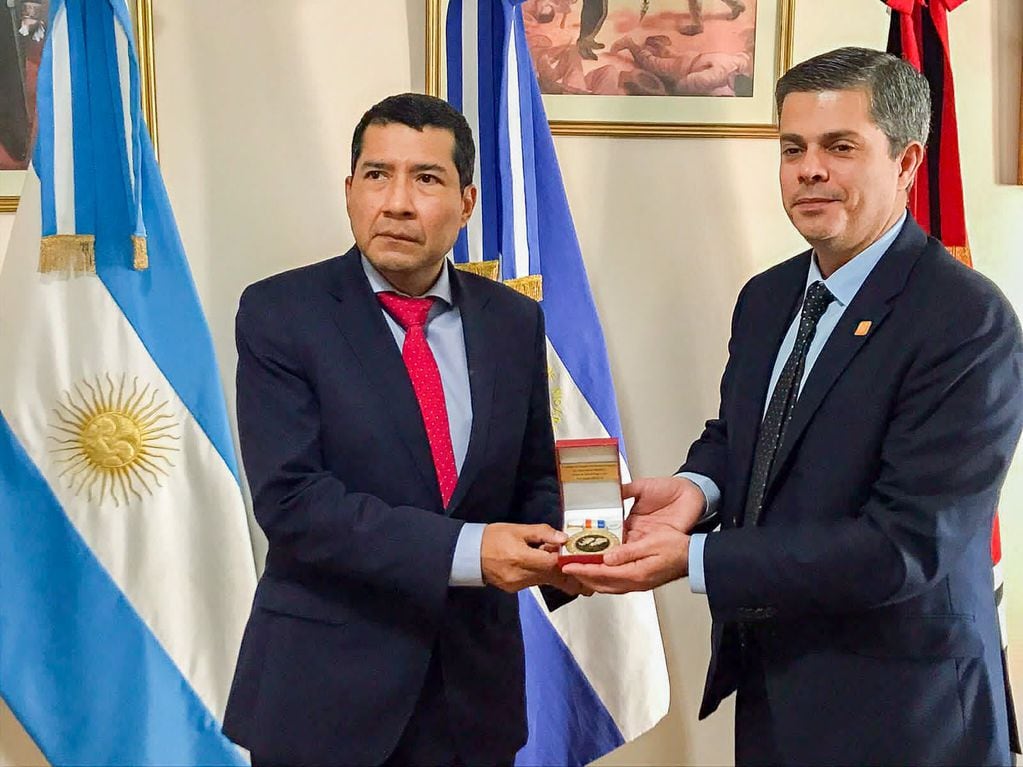 El secretario Andrés Dachary, destacó especialmente la actitud del gobierno nicaragüense en la promulgación de la Ley 860, en solidaridad de los reclamos argentinos sobre territorio insular y marítimo, usurpado por Reino unido.