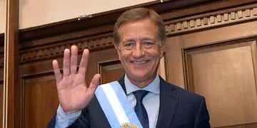 Gobernador Rodolfo Suárez escribirá un libro con anécdotas de su gobierno después de dejar su cargo como Jefe de gobierno provincial.