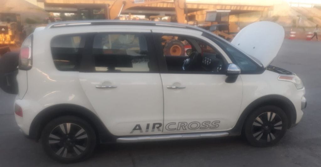 La Citroën Aircross de la pareja.