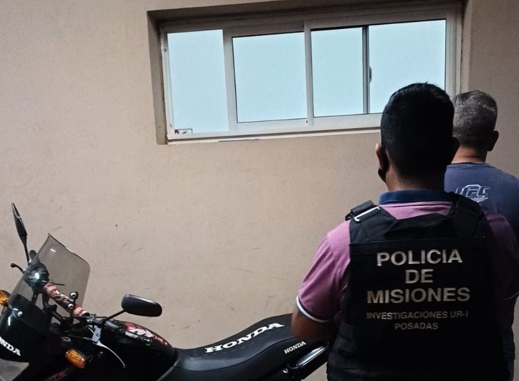Efectivos policiales detuvieron a estafador herrero en Posadas.