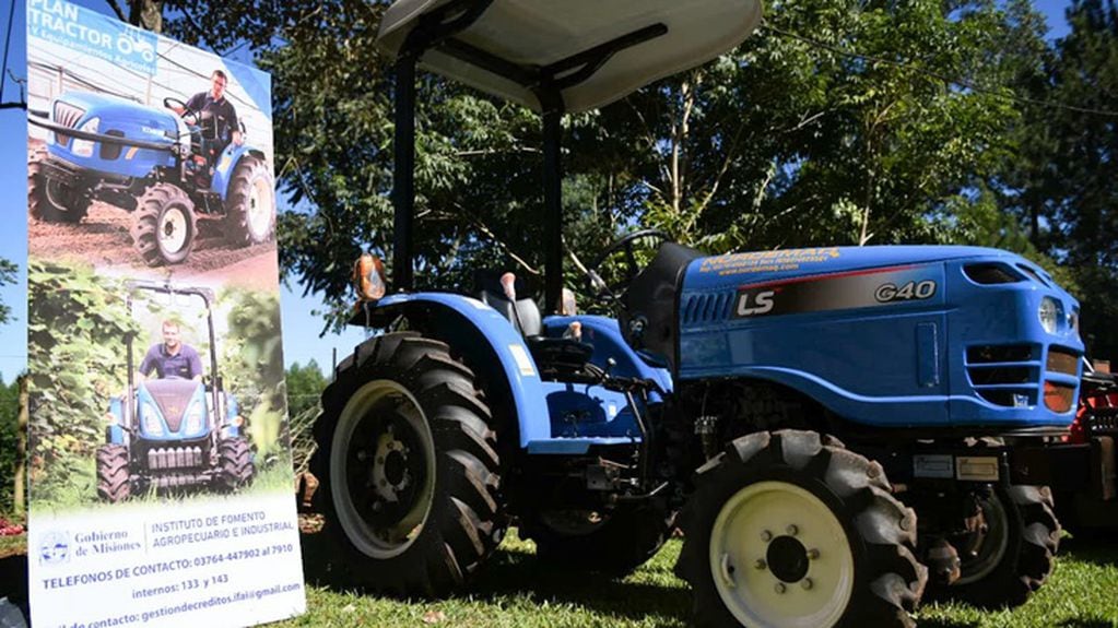 Entrega de tractores en Campo Grande gracias al “Plan Tractor"