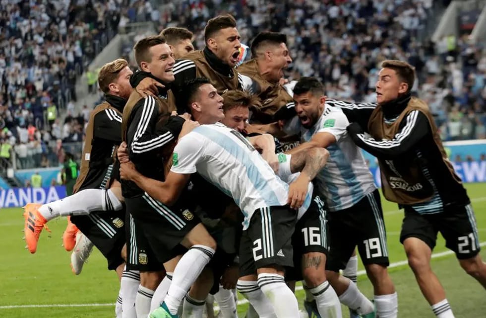 Soccer Football - World Cup - Group D - Nigeria vs Argentina - Saint Petersburg Stadium, Saint Petersburg, Russia - June 26, 2018   Argentina's Marcos Rojo celebrates scoring their second goal with team mates   REUTERS/Henry Romero   TPX IMAGES OF THE DAY. SEARCH \