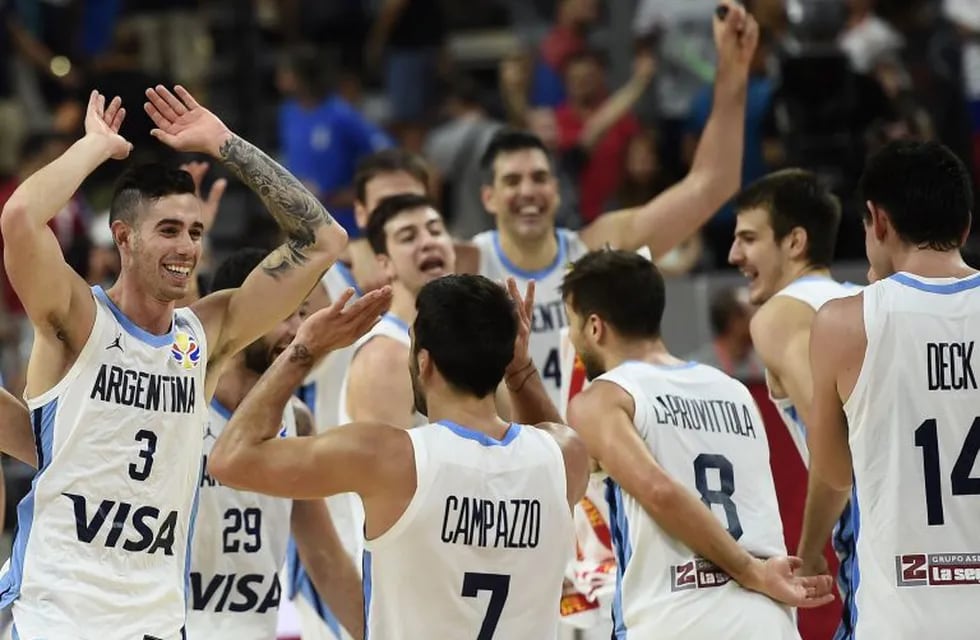 Argentinan players celebrate after their team's win against Serbia at the Basketball World Cup quarter-final game in Dongguan on September 10, 2019. (Photo by Ye Aung Thu / AFP)