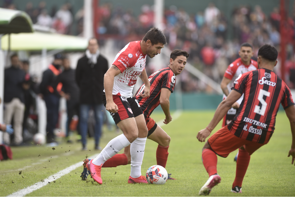 Instituto y Defensores de Belgrano, en Alta Córdoba, por la Primera Nacional. (Ramiro Pereyra/La Voz)