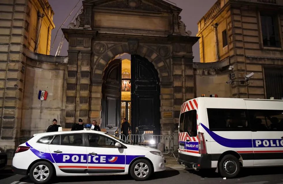 Un policía francés mató a una compañera mientras jugaba con un arma. (AFP)