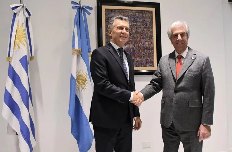 Macri y Tabaré Vázquez inauguran la nueva sede diplomática de Uruguay. (DYN)