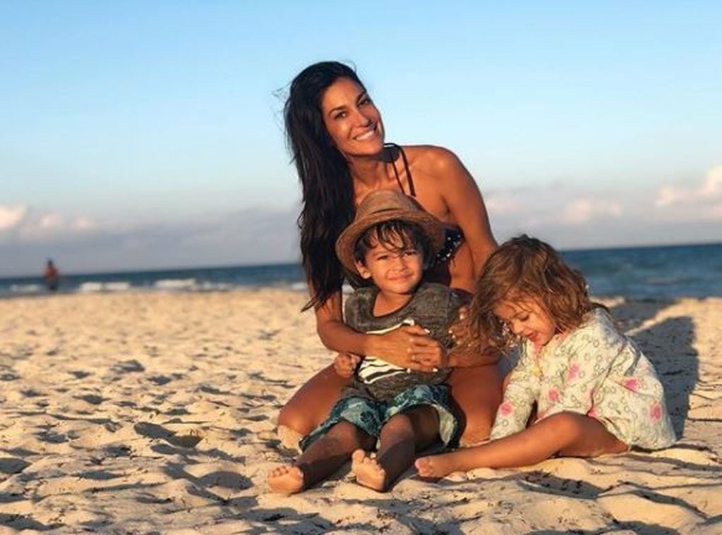 Silvina Escudero disfruta de sus vacaciones con la familia en las playas de México. Instagram/escuderosilvina
