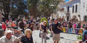 Miles de turistas en la Quebrada de Humahuaca (Jujuy)