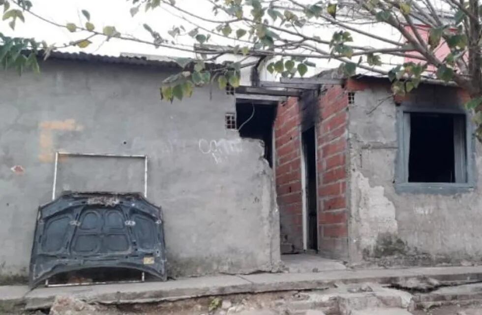 Incendiaron la casa del adolescente acusado de balear a un joven en Paraná