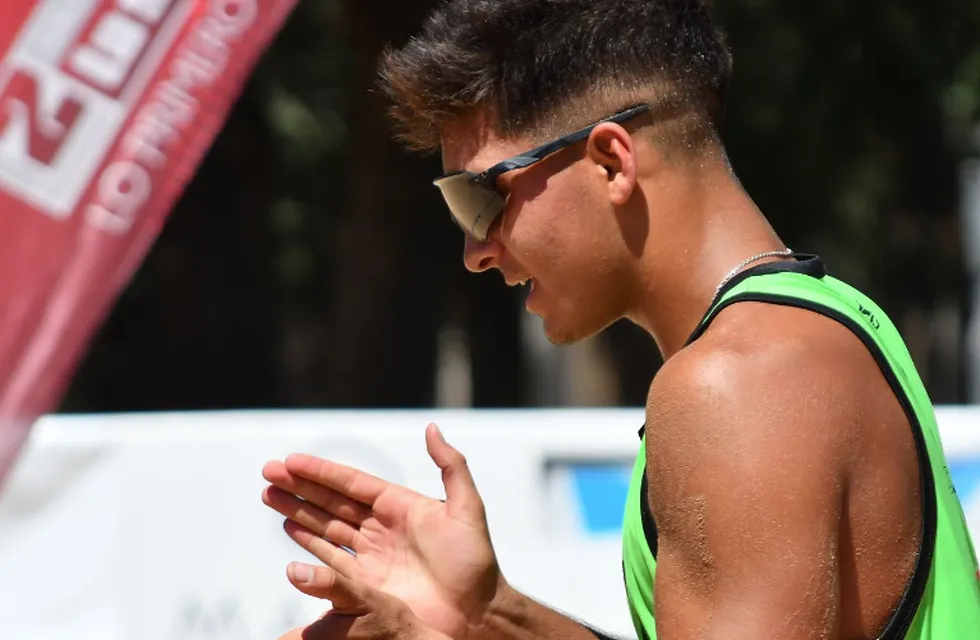 Ramiro Sancer debuta en el Mundial U19 de Beach Volley junto al misionero Marcos González.