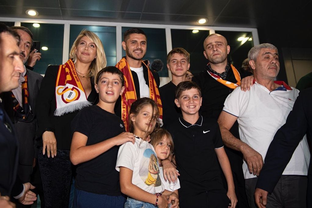 La llegada de Wanda Nara y Mauro Icardi junto a su familia a Turquía.