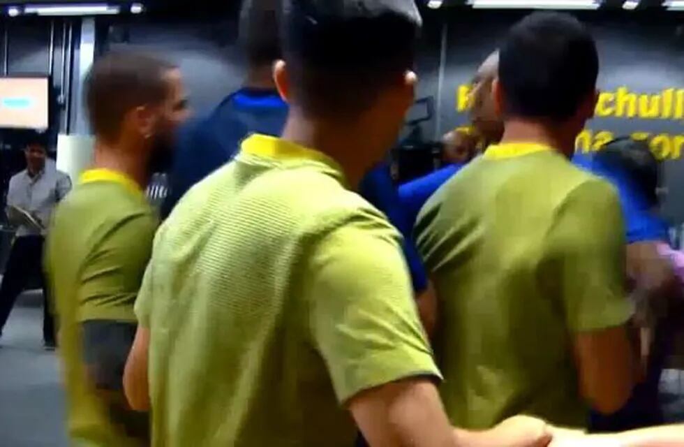 Jugadores de Boca y allegados del Cruzeiro casi se van a las piñas en zona de vestuarios.