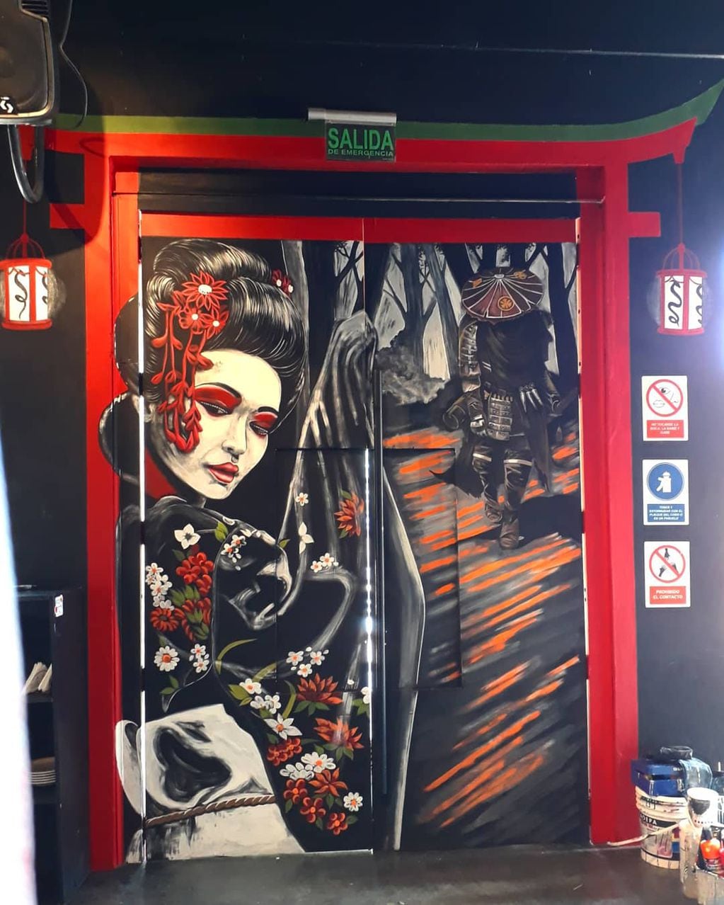 En África-Tokio Bar. La artista cordobesa radicada en Merlo agradece a los vecinos que siempre han valorado su arte desde su comienzo.