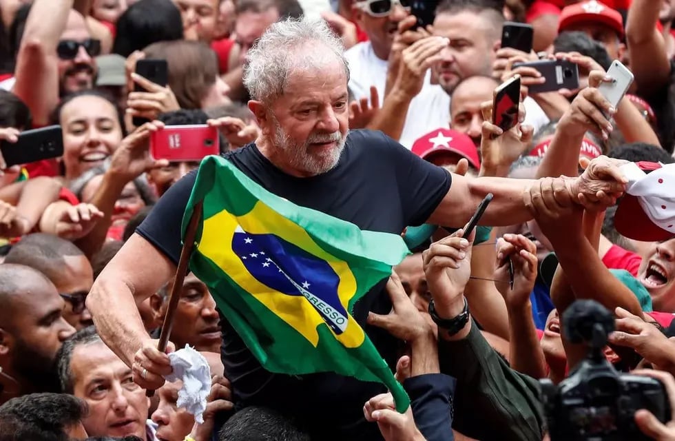 La última encuesta oficial dice que Lula da Silva ganaría en primera vuelta en las elecciones presidenciales de este domingo.