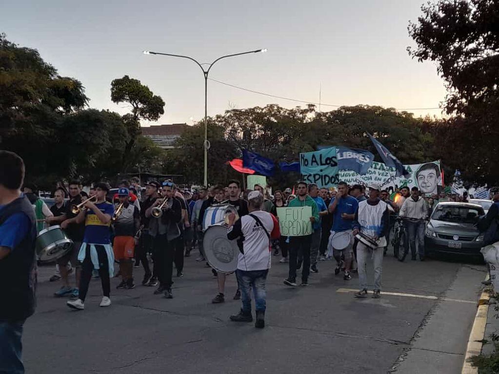 Multitudinaria movilización en Punta Alta contra los despidos del personal civil de la Armada