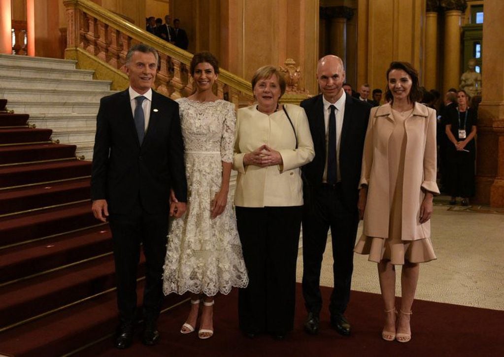 Mauricio Macri, Juliana Awada, Horacio Rodríguez Larreta junto a su mujer y Angel Merkel.