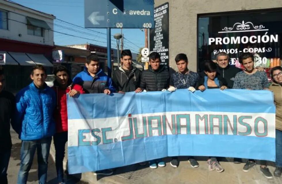 Alumnos de la Escuela especial Juana Manso de Villa Allende realizaron señalética en Braille.