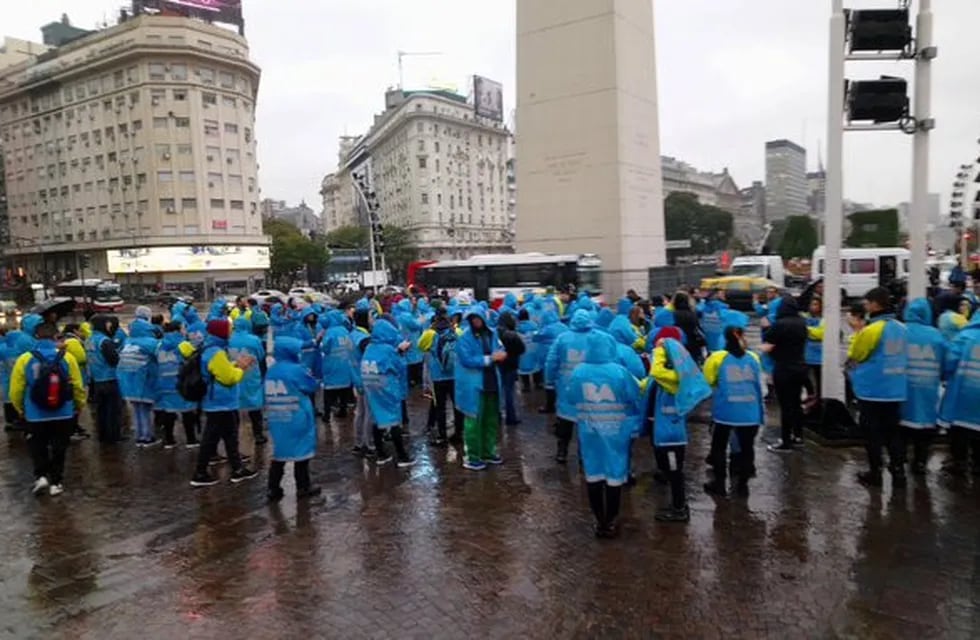 Agentes de tránsito se concentraron en el Obelisco para reclamar justicia por los dos colegas atropellados por el periodista Eugenio Veppo. (Web)