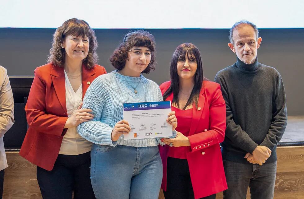 Tierra del Fuego: entregaron certificados a jóvenes por el programa  T.Tec