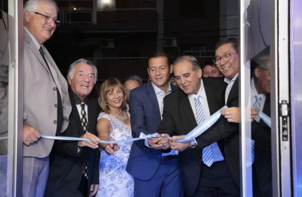 Inauguración del edificio de UTHGRA Seccional Neuquén. (Twitter / OmarGutierrezOk)