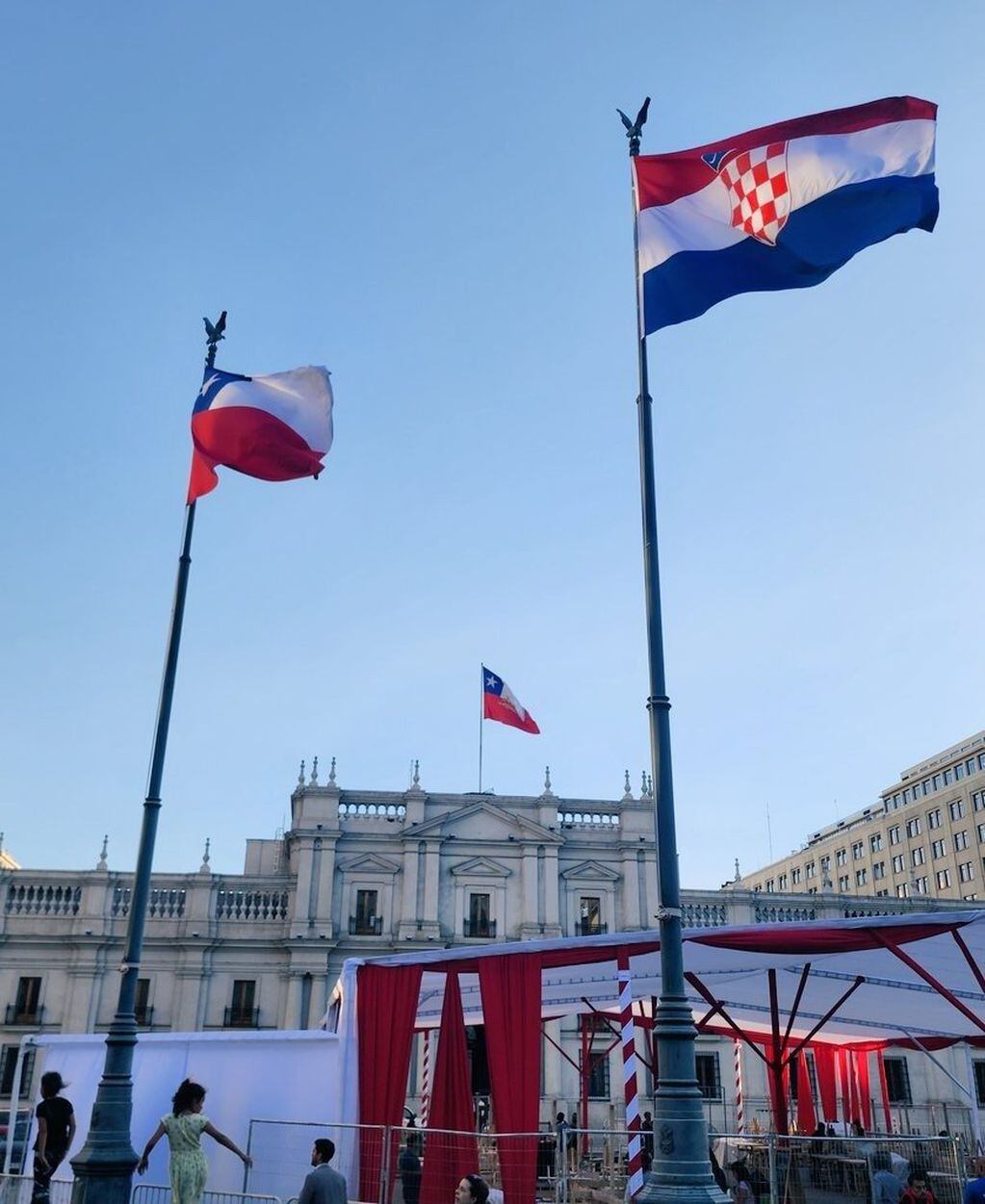 Santiago, Chile. Palacio de la Moneda, sede presidencial, durante la visita del mandatario croata Zoran Milanóvic en la previa del partido de semifinales.
