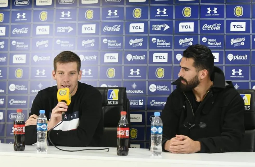 Riaño y Ayala en conferencia de prensa (@CARCoficial)