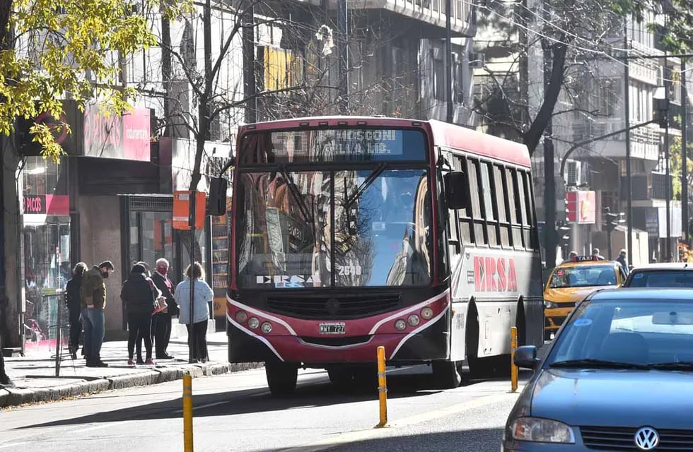 Transporte público en el centro de la ciudad de Córdoba. (Pedro Castillo/ La Voz)