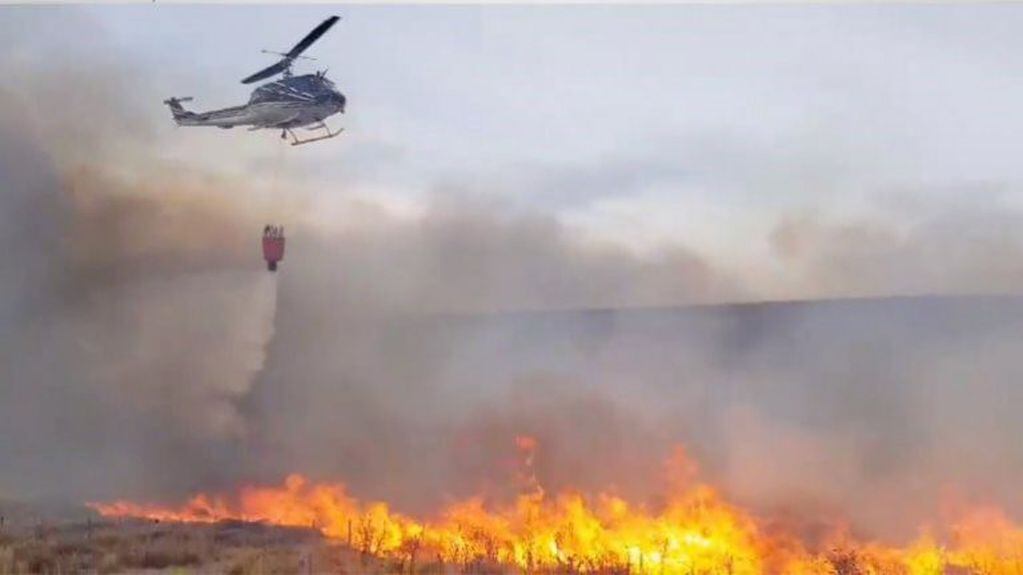 Fuego descontrolado en Corral Piedra, Neuquén.