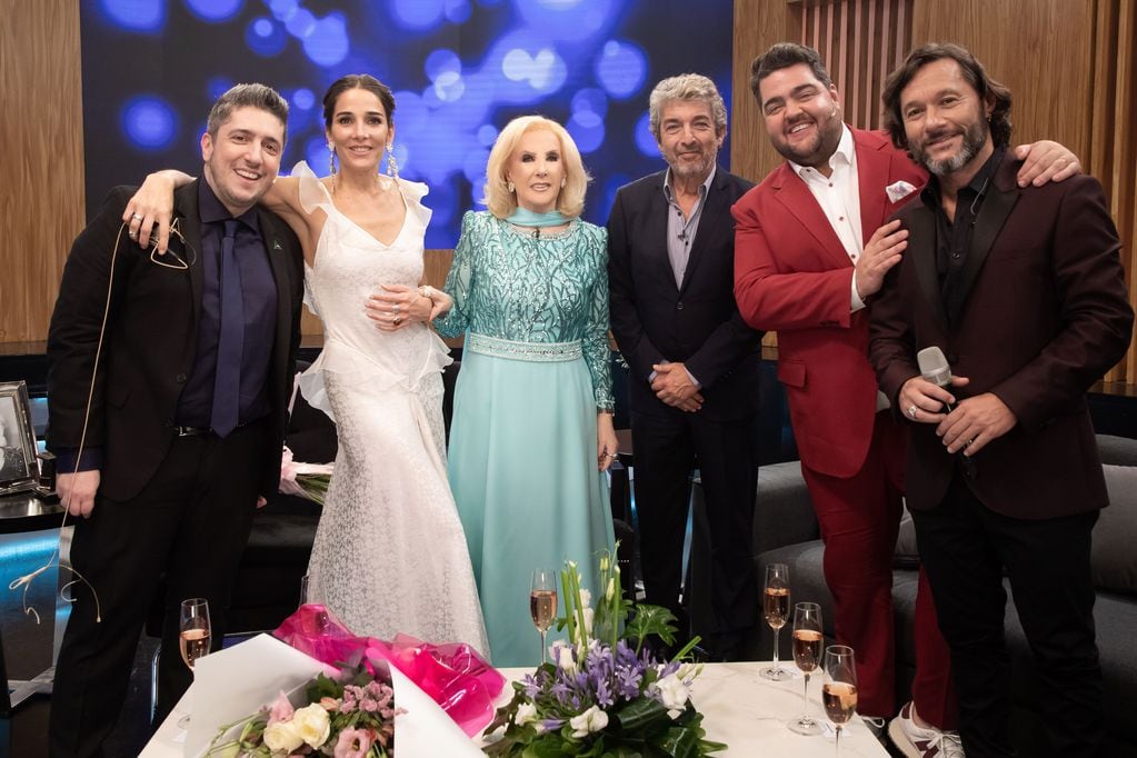Mirtha Legrand junto a Diego Torres y el resto de invitados en el programa del pasado sábado. (Foto: Prensa)