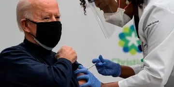Joe Biden se vacunó contra el coronavirus - Foto: ALEX EDELMAN / AFP