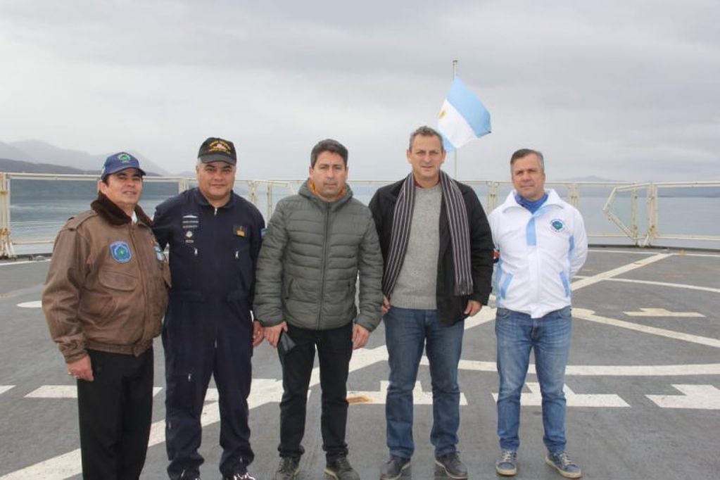 Rossoli - Godoy - Arias - Bernardo - Cafferata
Cubierta de helicópteros - Rompehielos A.R.A "Almirante Irizar"