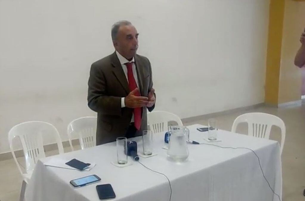 El Juez Federal de Orán, Carlos Martínez Frugoni durante la reunión con los representantes de bagayeros.