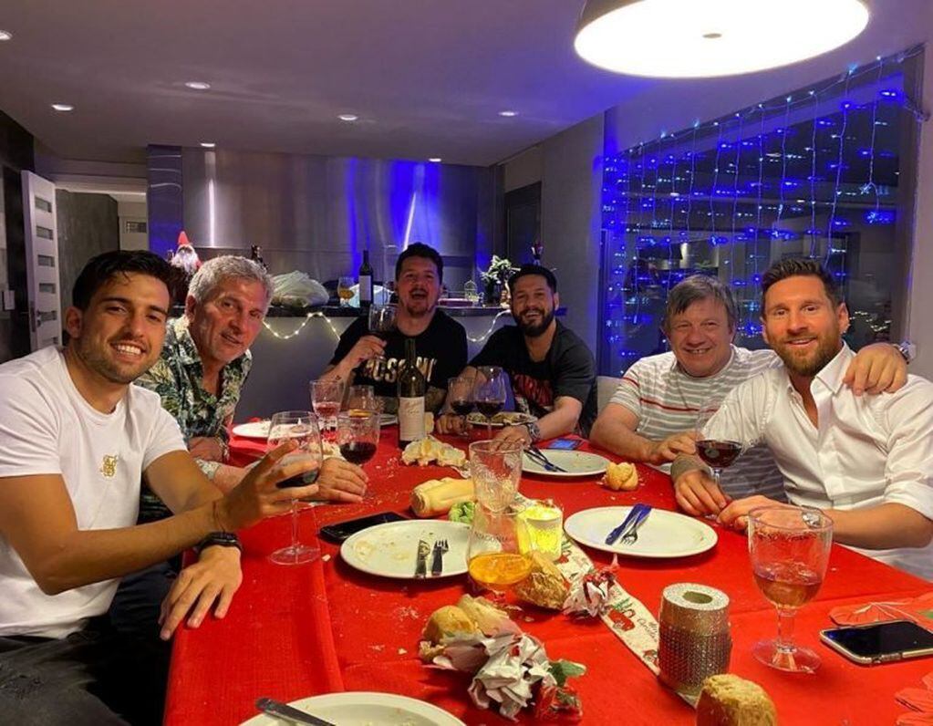 Lionel Messi y Antonela Roccuzzo celebraron el Año Nuevo con una gran reunión familiar (@rodrigo.messi10)