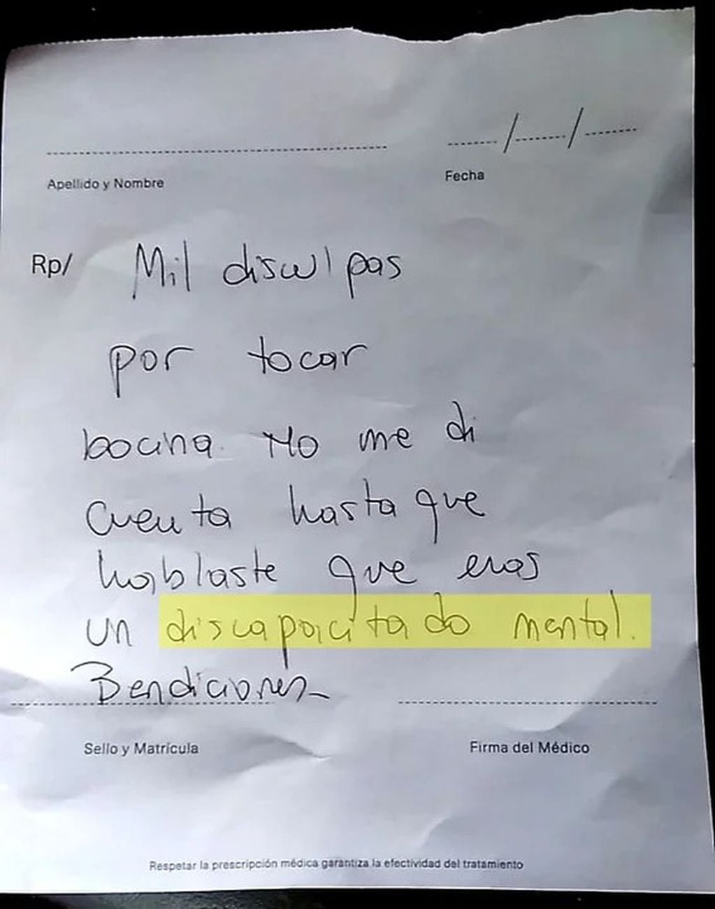 La nota que la madre de otro alumno le dejó en el parabrisas del coche.