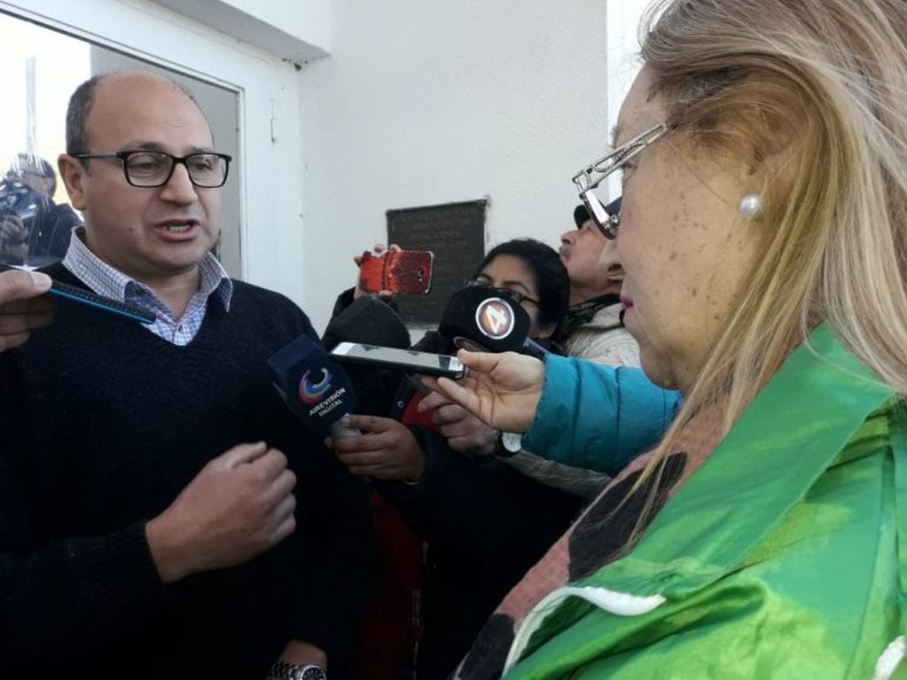 Ana Mendoza entregó petitorio al delegado local de IOSFA