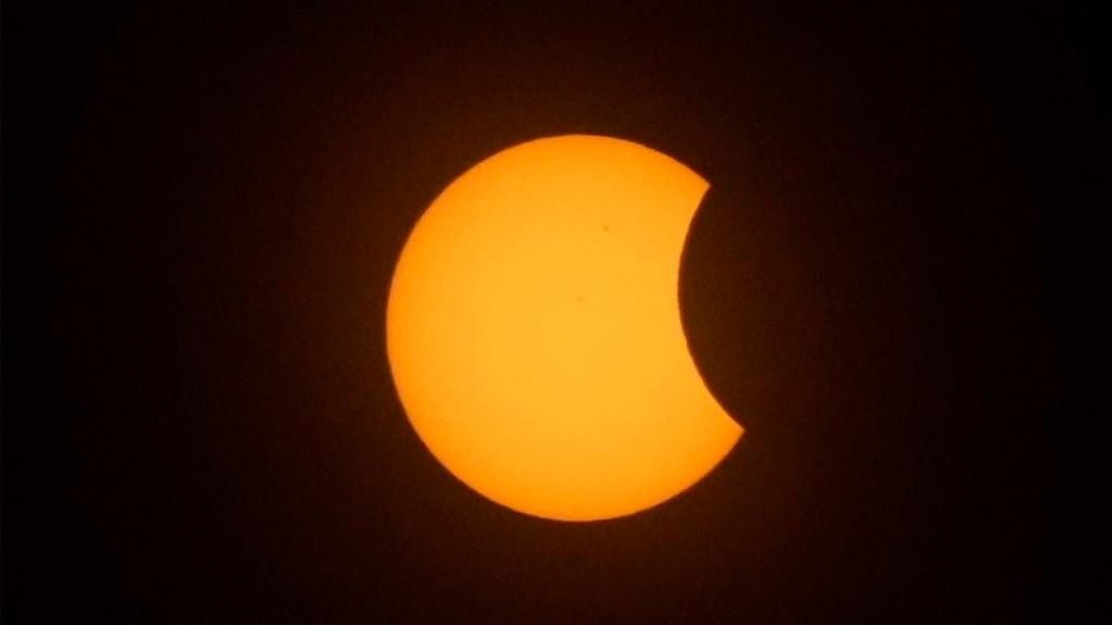 Así se vio el eclipse parcial de sol desde Córdoba.