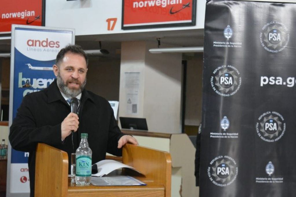 El director nacional de la Policía de Seguridad Aeroportuaria (PSA), José Glinski, durante el acto de asunción de nuevas autoridades regionales.