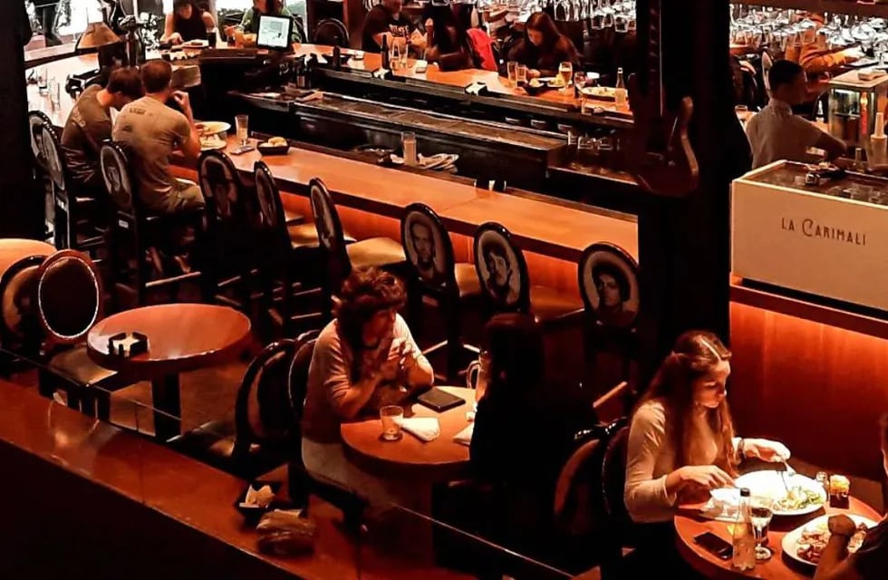 La ocupación en bares y restaurantes está lejos de las buenas épocas del rubro.