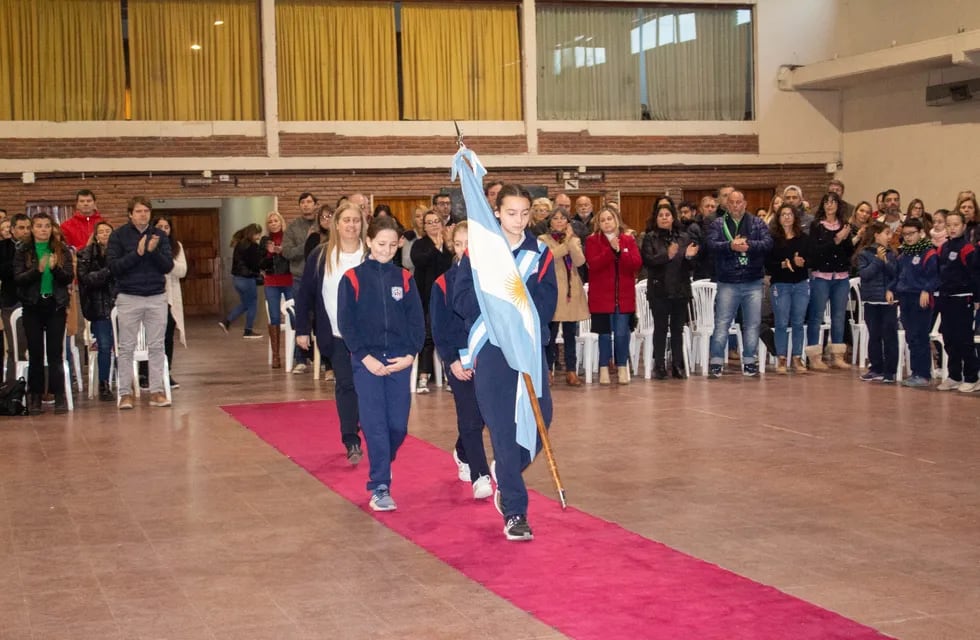 Acto Oficial del Día de la Bandera en el Colegio Holandés de Tres Arroyos
