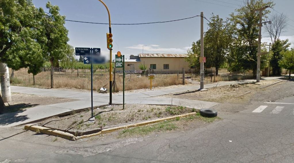 Calle Ejército de los Andes y Ricardo Bustos, San Carlos. Allí fue hallado el cuerpo sin vida del abuelo de 71 años.