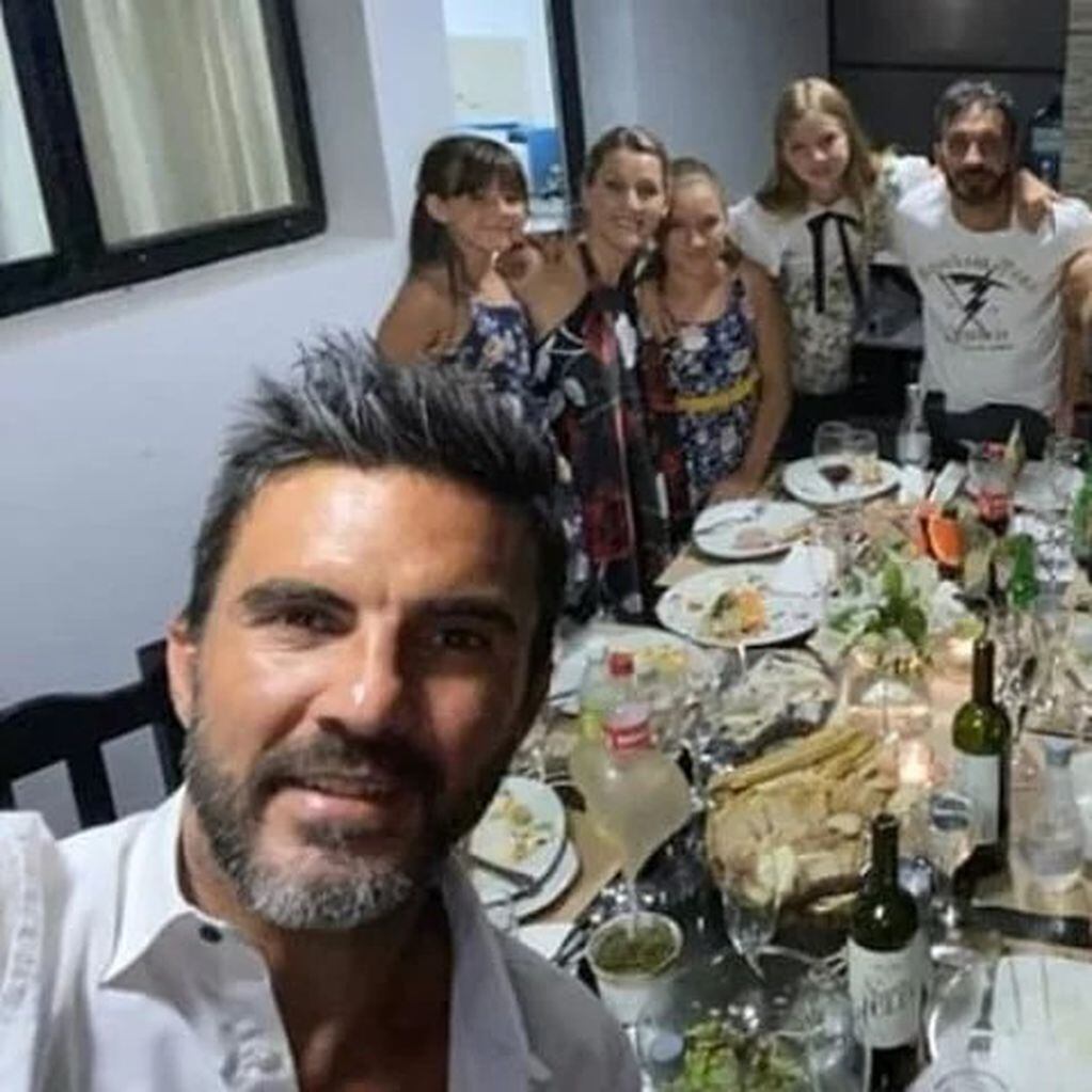 Mica Viciconte, Fabián Cubero y sus hijas pasaron la Navidad en Villa Carlos Paz (Foto: Instagram)
