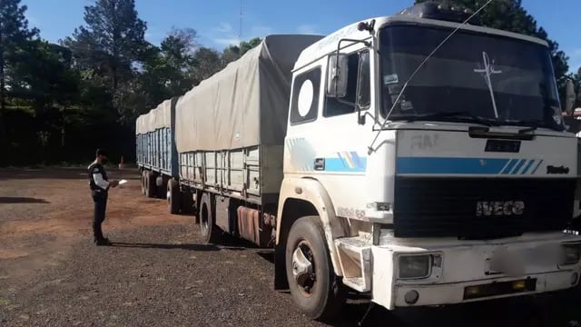 Nuevamente, un camión con granos fue interceptado en Aristóbulo del Valle