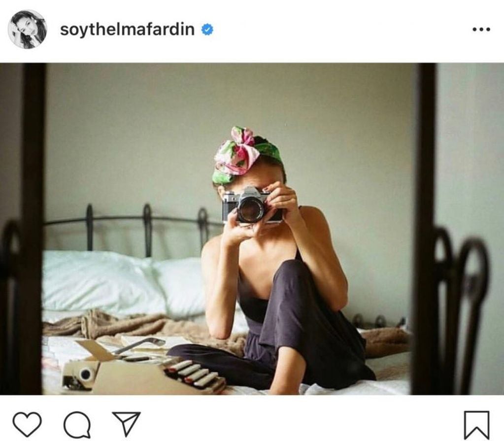 ¿Thelma fotografiándose frente al espejo? NO. (Instagram)