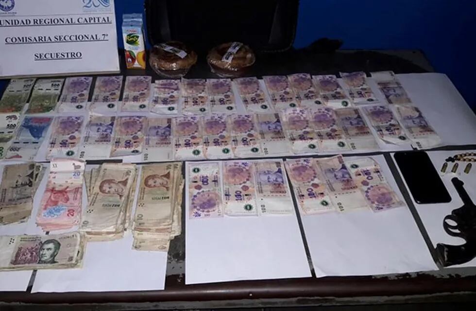 Fue detenido con 1,6 millón de pesos en su auto. (Foto: Policía de Tucumán)