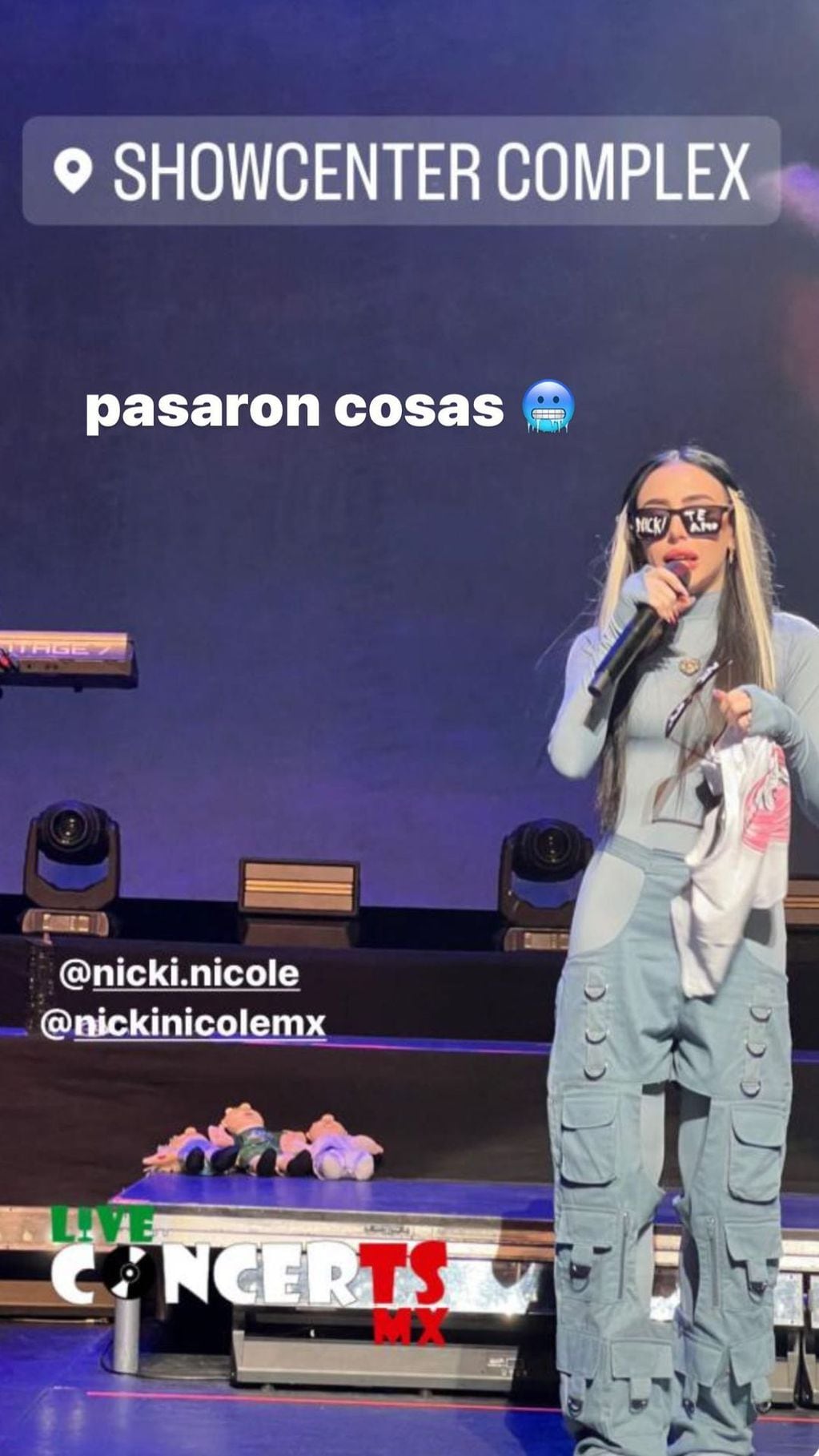 Nicki Nicole reunió varios muñecos del Dr. Simi durante su show en Monterrey.